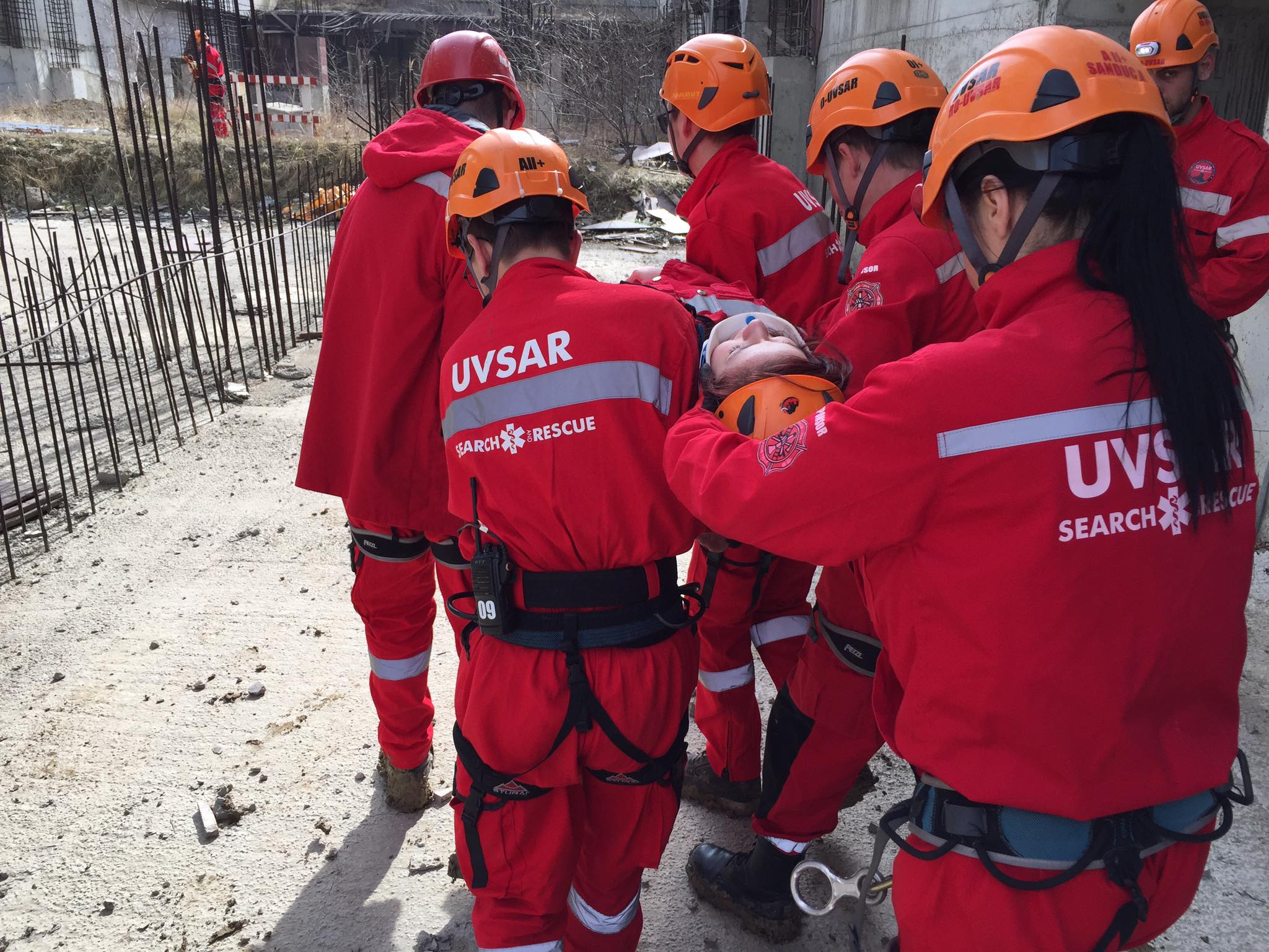 Echipă UVSAR AID în timpul unui exercițiu de salvare și evacuare